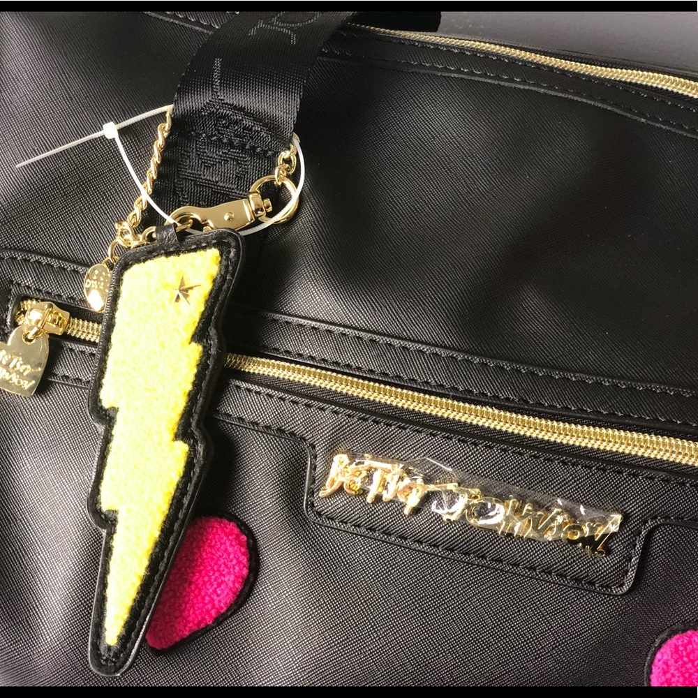 ❤️⚡️Betsy Johnson Heart Weekender Duffle Bag - Picture 4 of 8